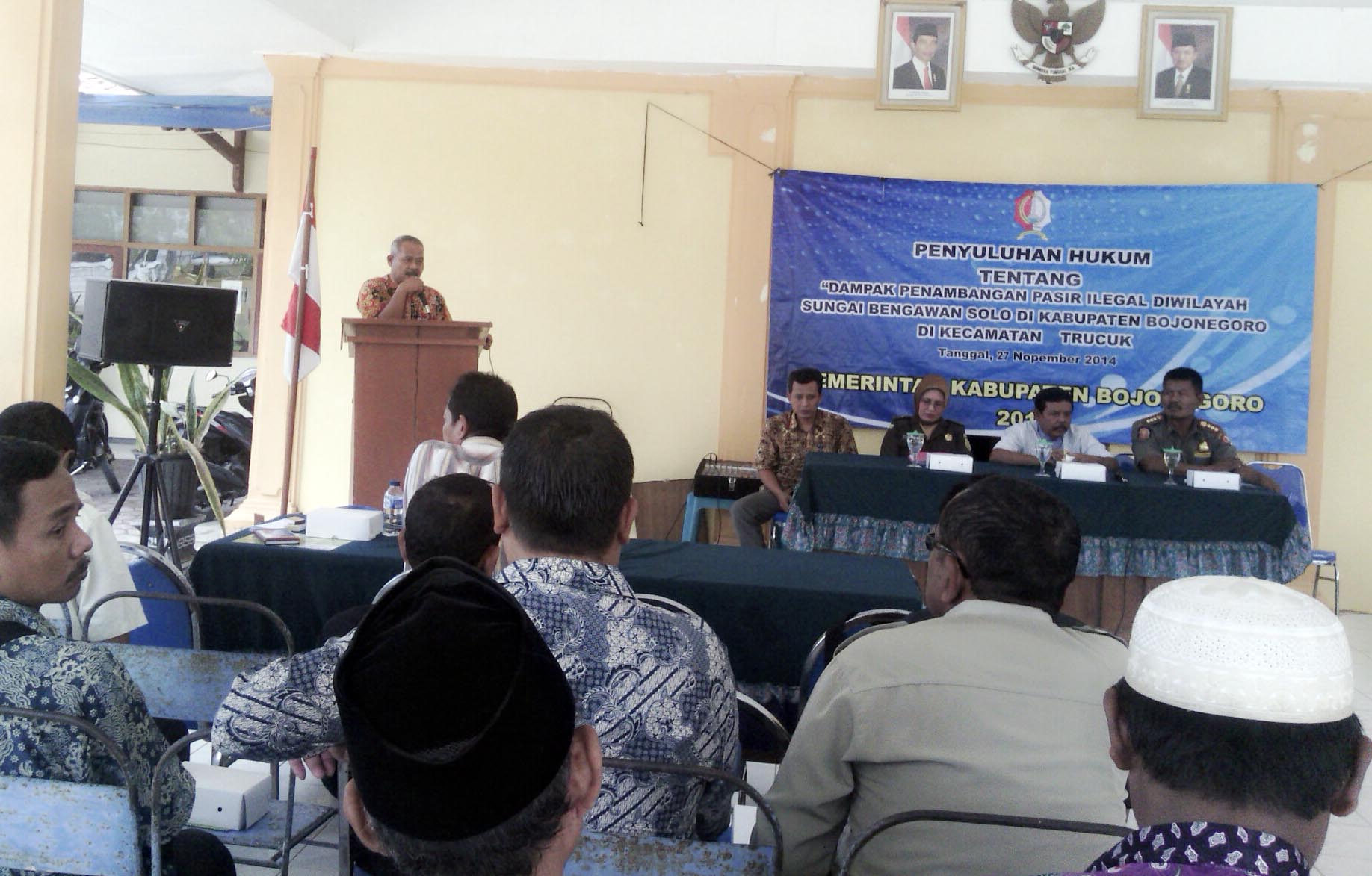 Penyuluhan Hukum tentang Penambangan Pasir Ilegal di bantaran Bengawan solo