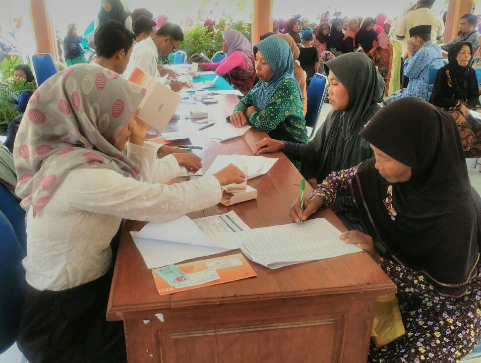 Suasana Penerimaan Dana PKH Tahun 2017