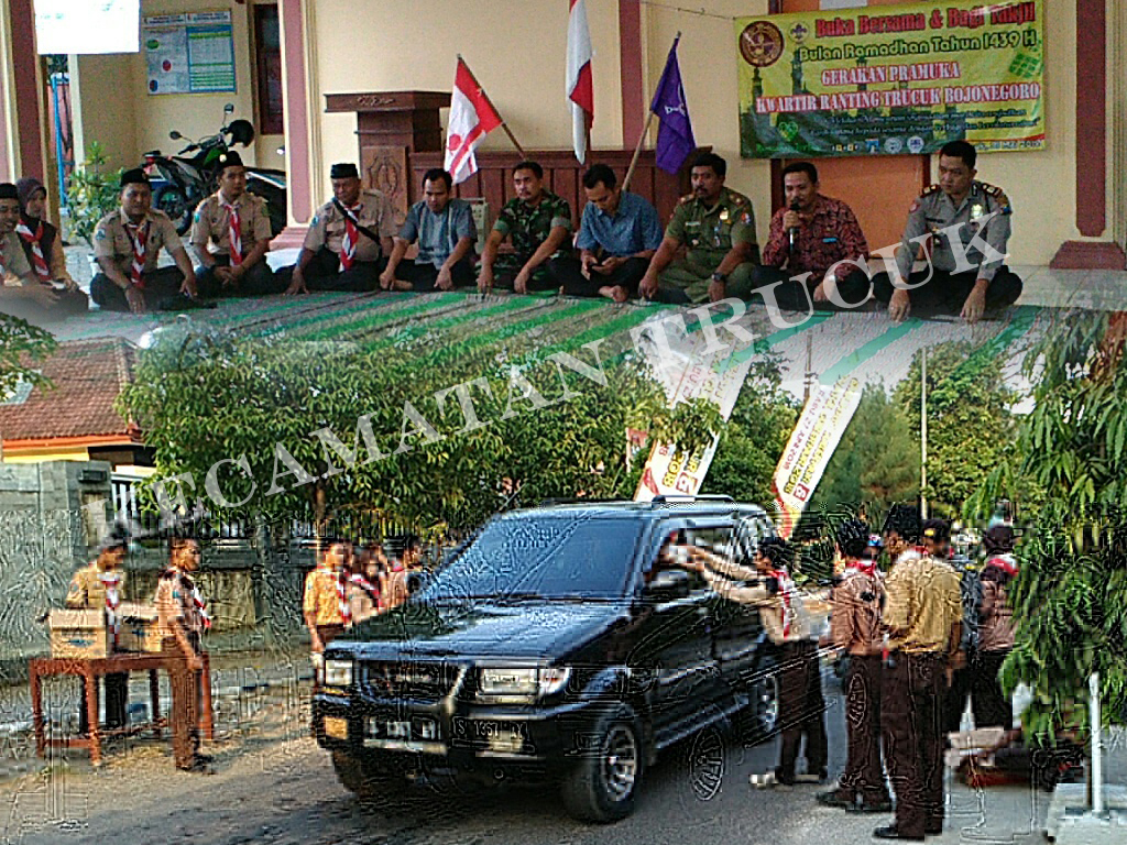 Kwartir Ranting Trucuk “Bagi-bagi Takjil Dan Buber”