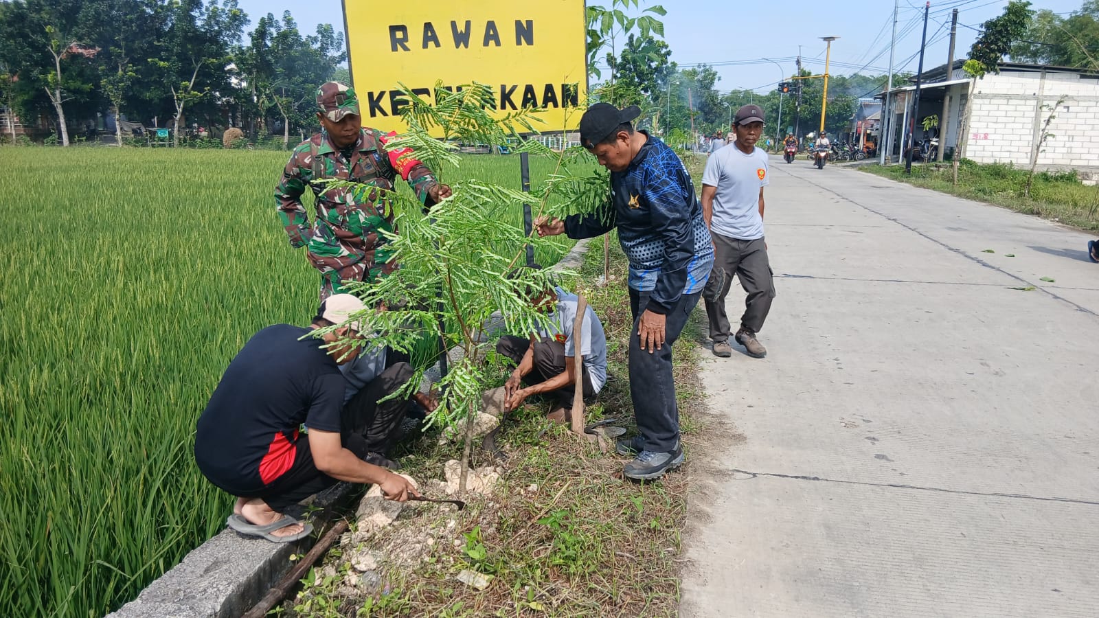 Trucuk Bersih-Bersih, Siap Sambut Ketua TP PKK Jatim