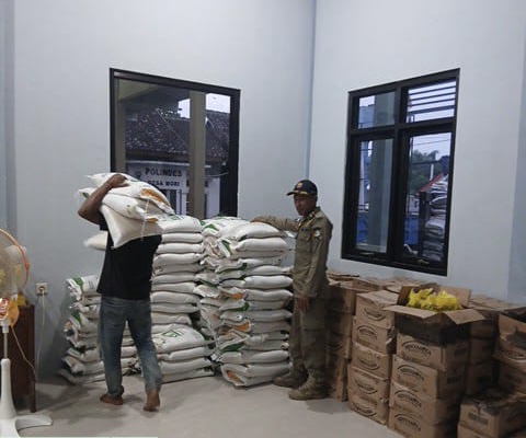 Droping Beras dan Minyak Goreng Bapang di Kecamatan Trucuk Berjalan Lancar