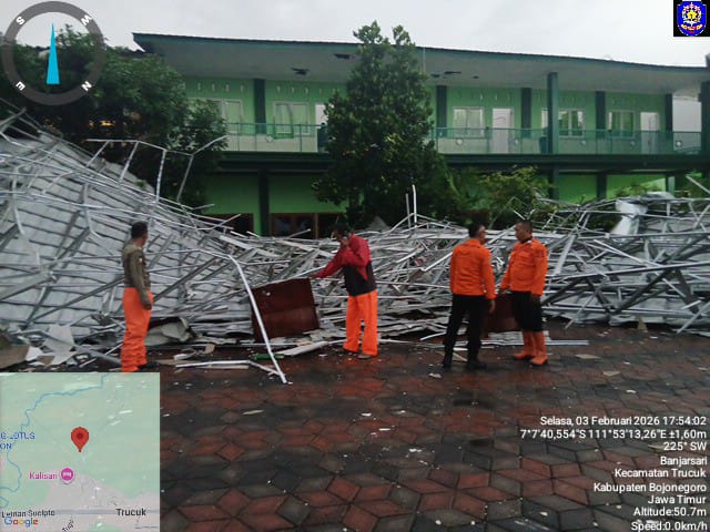 Gedung Ponpes Al Mubarrok Trucuk Rusak Dihantam Angin Kencang
