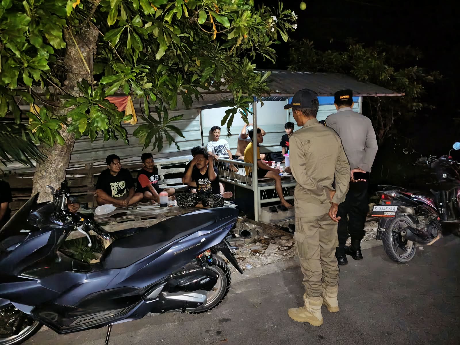 Tingkatkan Keamanan Wilayah, Satpol PP dan Polsek Trucuk Gelar Patroli Gabungan Cipta Kondisi
