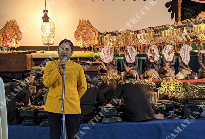 HUT RI Ke-78 Pemdes Mori Gelar PEntas Wayang Kulit