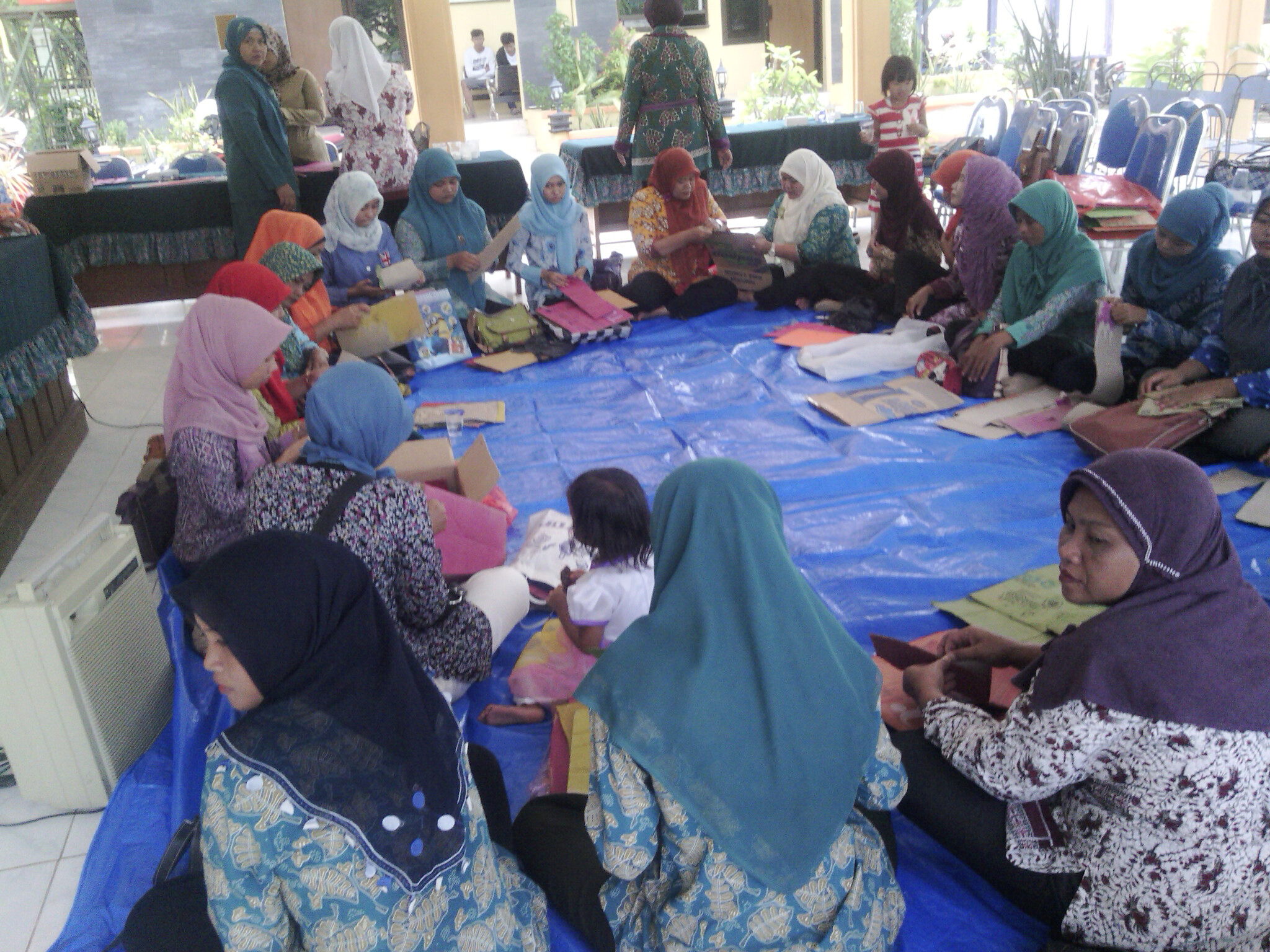 Pembuatan APE dari bahan daur ulang kardus