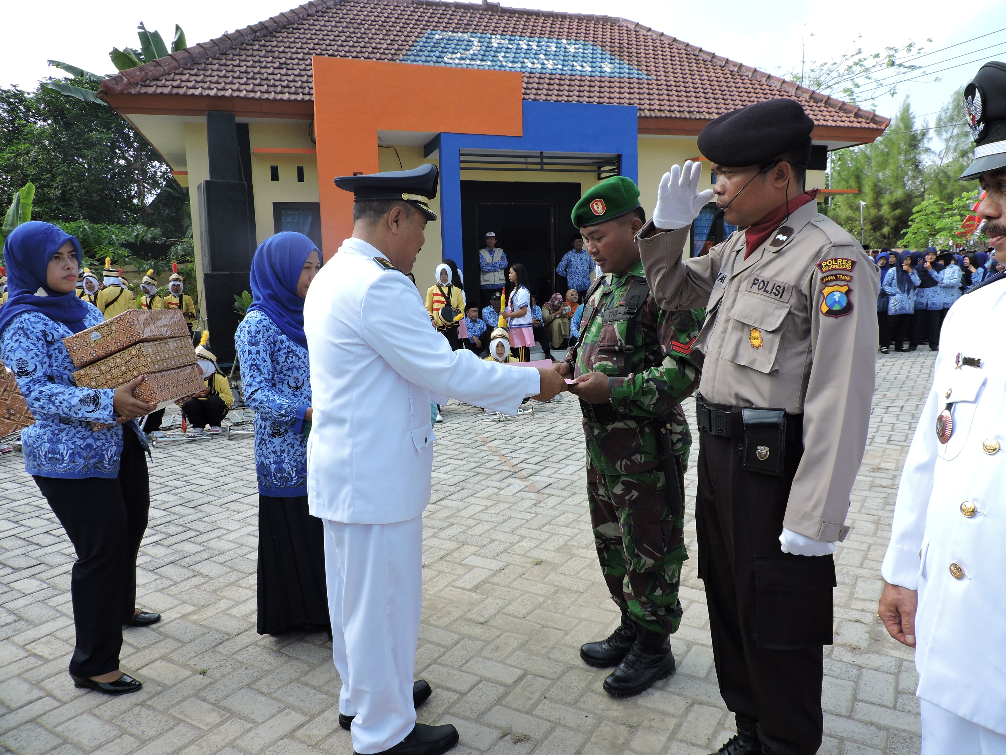 HUT RI